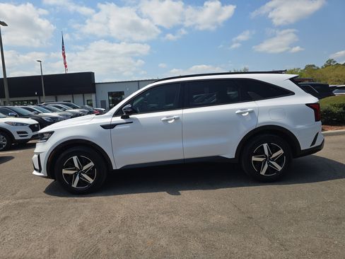 Certified 2023 Kia Sorento S w/ Panoramic Sunroof Package image 4