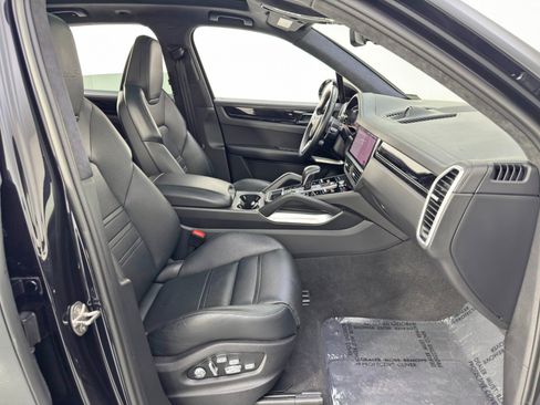 Used 2021 Porsche Cayenne Turbo S AWD/4WD image 16