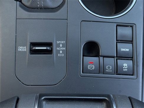 Used 2023 Toyota Highlander LE image 20