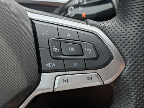 Certified 2025 Volkswagen Tiguan SE R-Line AWD/4WD image 32