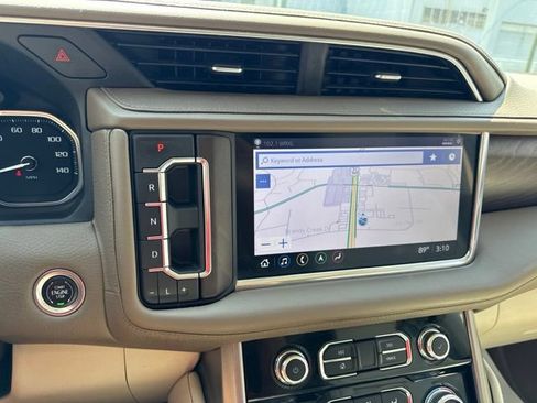 Used 2021 GMC Yukon XL Denali w/ Denali Premium Package AWD/4WD image 25