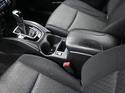 Used 2018 Nissan Rogue SV FWD image 18