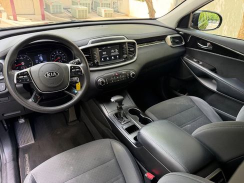 Used 2019 Kia Sorento L image 17