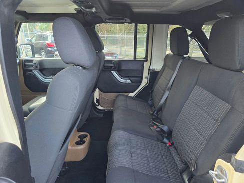 Used 2012 Jeep Wrangler Unlimited Sahara w/ Connectivity Group image 15