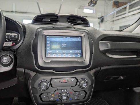 Used 2019 Jeep Renegade Latitude w/ Cold Weather Group AWD/4WD image 33