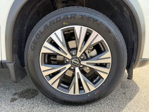 Used 2023 Nissan Rogue SV w/ SV Premium B Package image 23