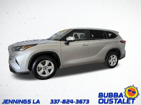 Used 2023 Toyota Highlander LE image 4