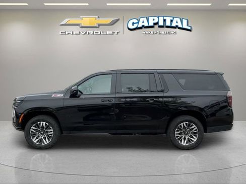 Used 2025 Chevrolet Suburban Z71 AWD/4WD image 2