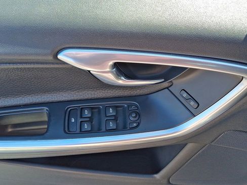 Used 2014 Volvo S60 T5 FWD image 2