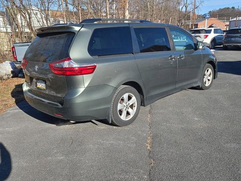 Used 2020 Toyota Sienna LE image 5