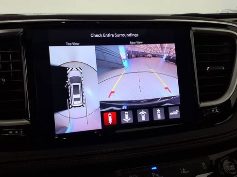 Used 2024 Chrysler Pacifica Pinnacle FWD image 29