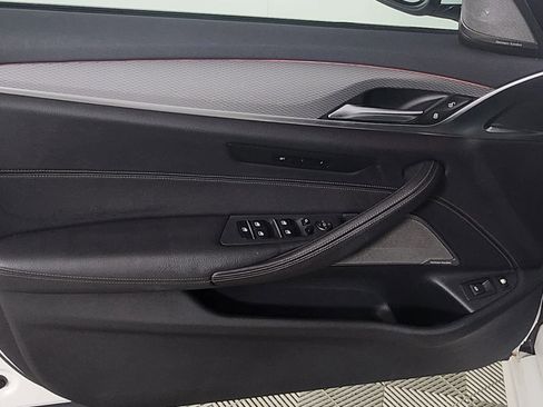 Used 2019 BMW 530e w/ M Sport Package image 9