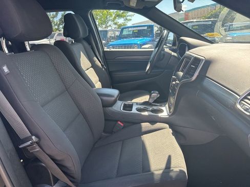 Used 2019 Jeep Grand Cherokee Laredo image 22