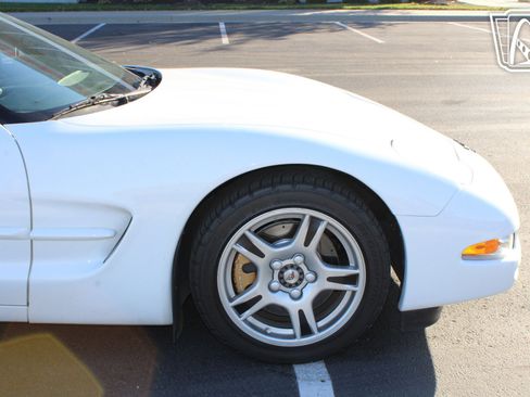 Used 1998 Chevrolet Corvette Convertible RWD image 32