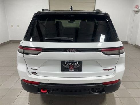 Used 2022 Jeep Grand Cherokee Trailhawk w/ Advanced Protech Group II AWD/4WD image 5