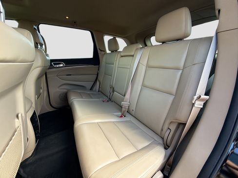 Used 2018 Jeep Grand Cherokee Limited image 20