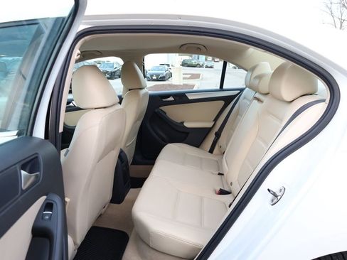 Used 2013 Volkswagen Jetta SE FWD image 18