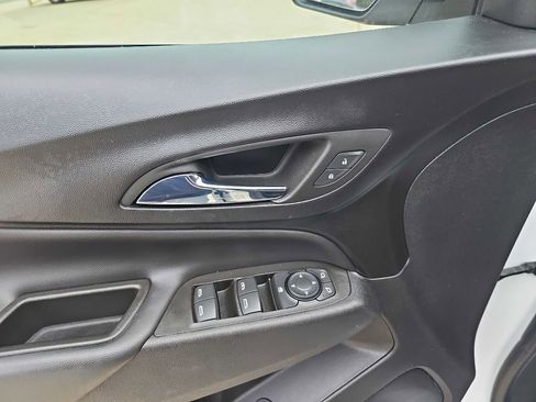 Used 2023 Chevrolet Equinox LT image 20