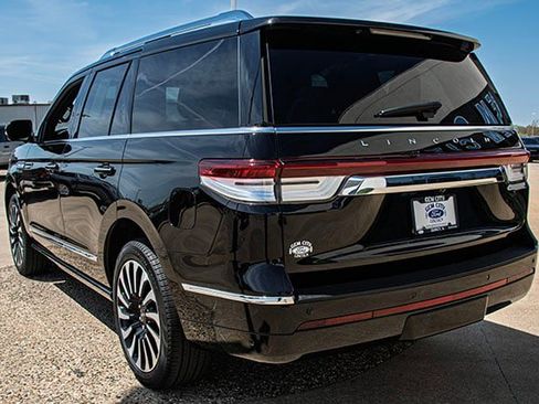 Used 2024 Lincoln Navigator Reserve w/ Monochromatic Package image 3