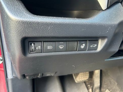 Used 2020 Toyota RAV4 XLE Premium image 19