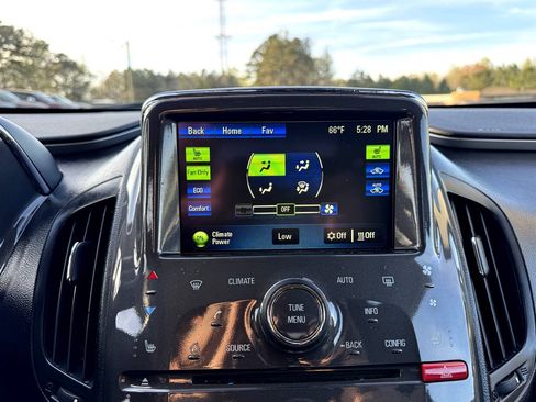 Used 2014 Chevrolet Volt FWD image 17