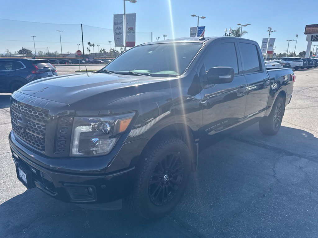 Used 2019 Nissan Titan SV w/ SV Convenience Package RWD image 4