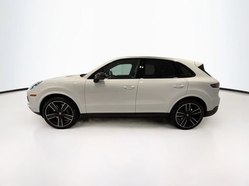 Used 2023 Porsche Cayenne Platinum Edition AWD/4WD image 4