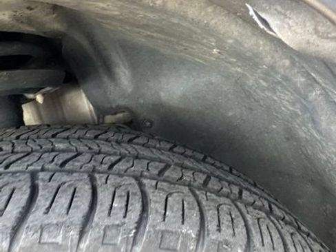 Used 2018 Jeep Cherokee Latitude Plus FWD image 26