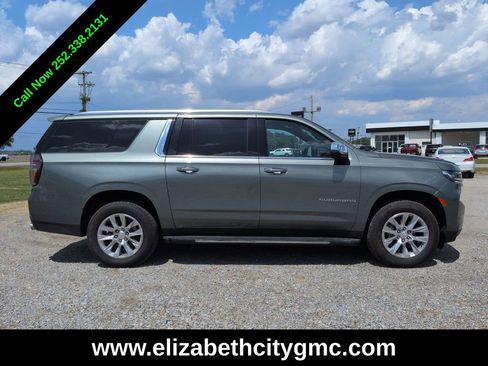 Used 2023 Chevrolet Suburban Premier RWD image 2