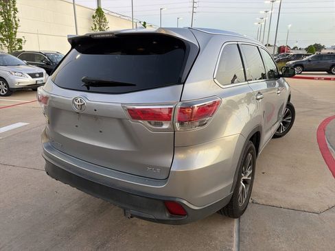 Used 2016 Toyota Highlander XLE image 4