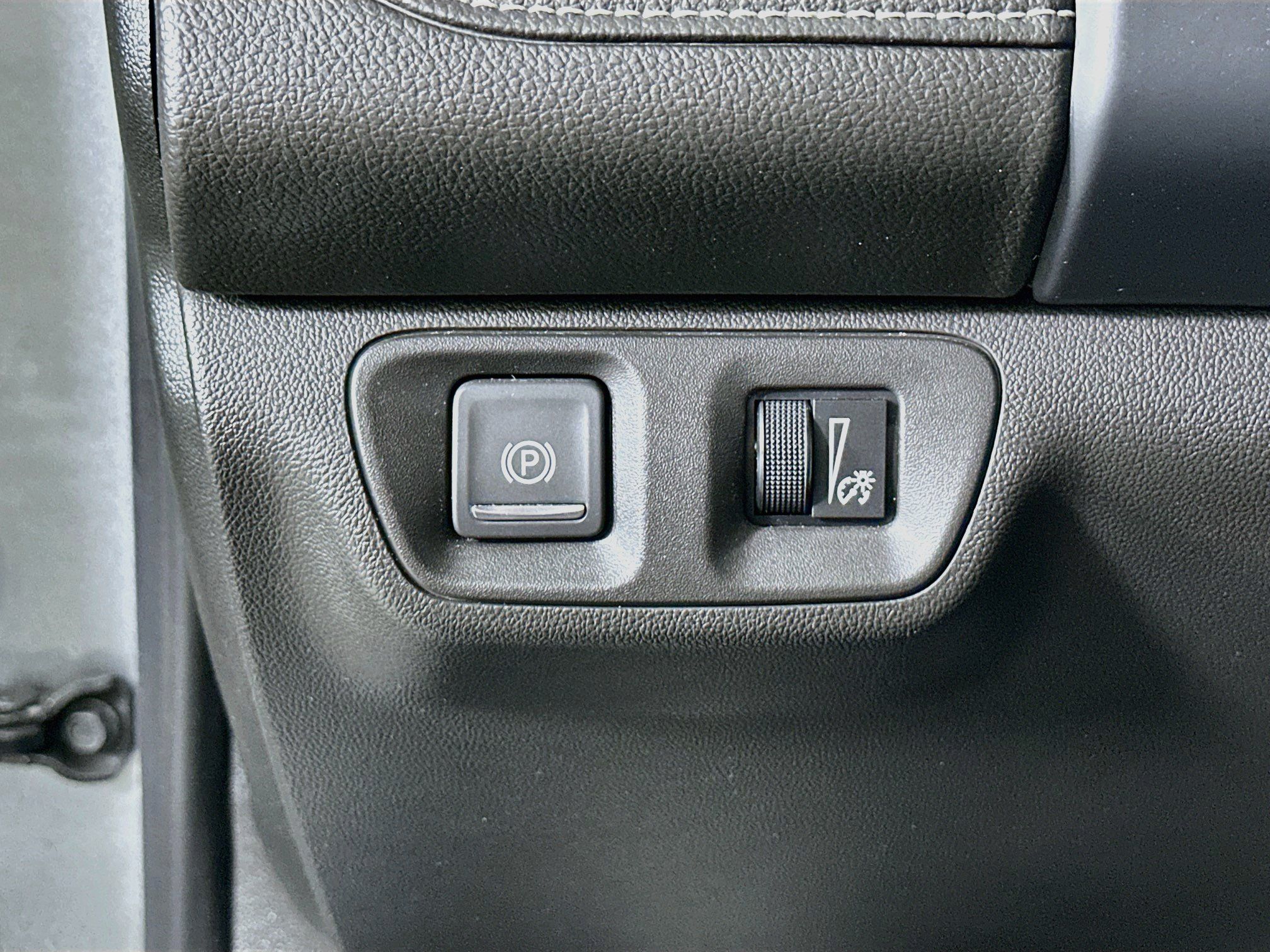Used 2023 GMC Acadia SLE FWD image 16