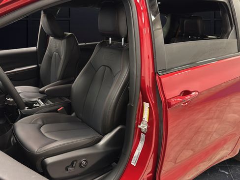 New 2027 Chrysler Pacifica Select FWD image 36