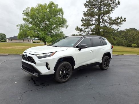 Used 2023 Toyota RAV4 XSE AWD/4WD image 7