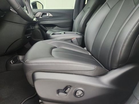 New 2026 Chrysler Pacifica Select image 20