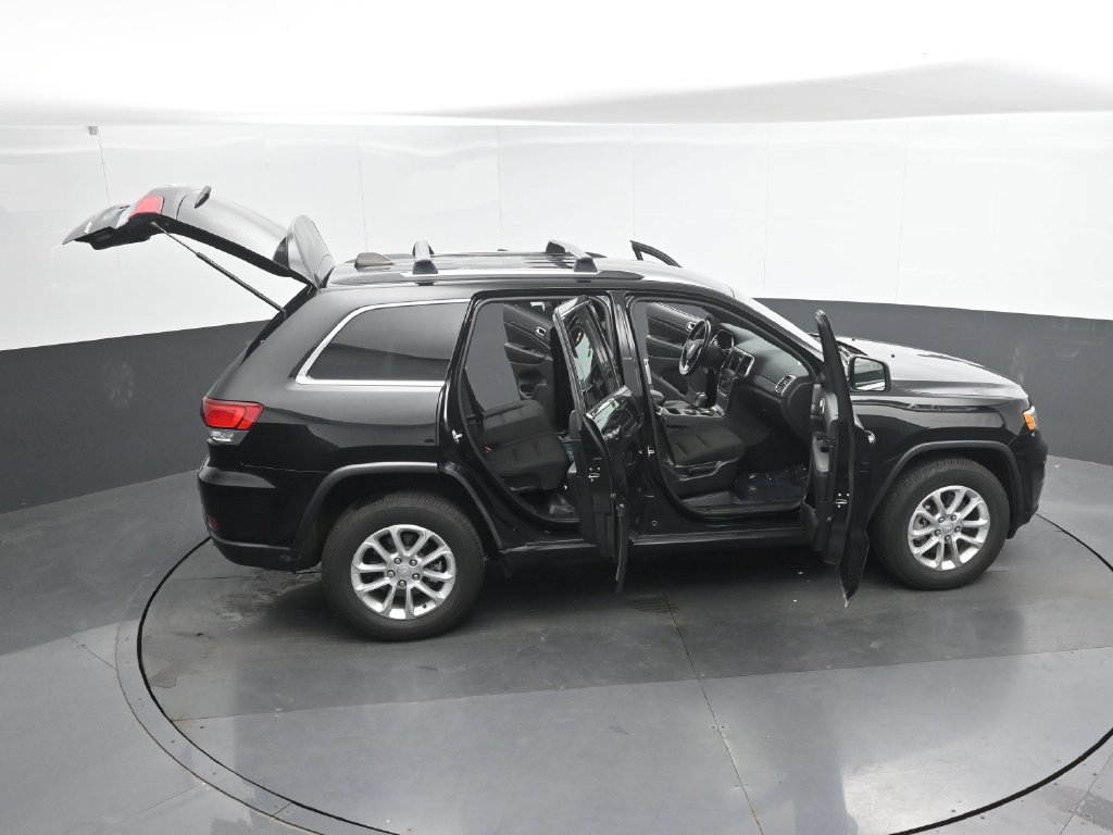 Used 2021 Jeep Grand Cherokee Laredo AWD/4WD image 49