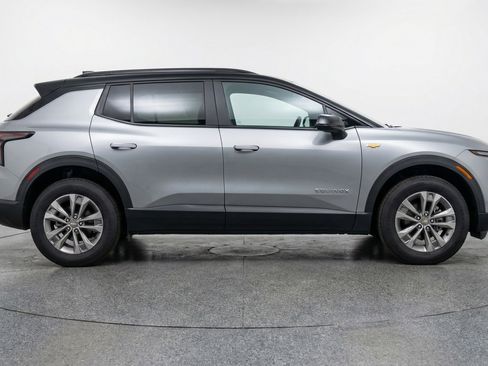 Used 2025 Chevrolet Equinox LT image 11