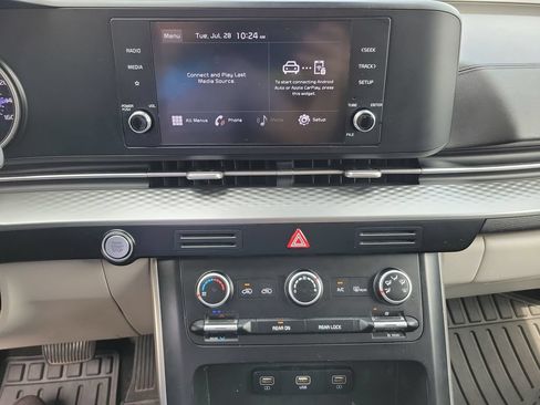 Used 2022 Kia Carnival LX FWD image 15