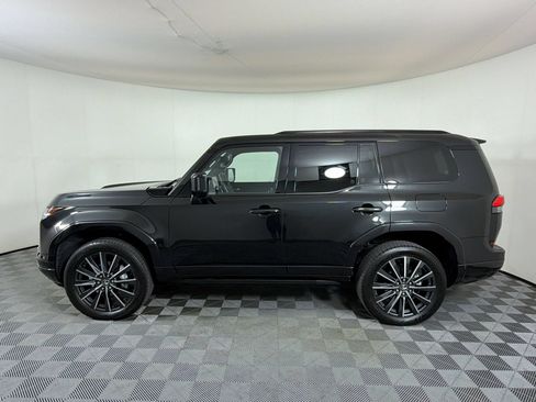 Used 2025 Lexus GX 550 w/ Accessory Package (2T) AWD/4WD image 2