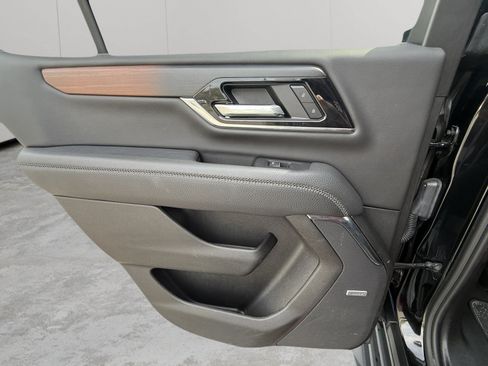 Used 2025 GMC Yukon Denali AWD/4WD image 28