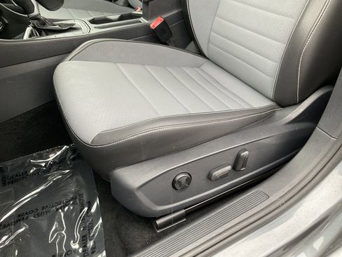 Used 2025 Volkswagen Jetta SE FWD image 28