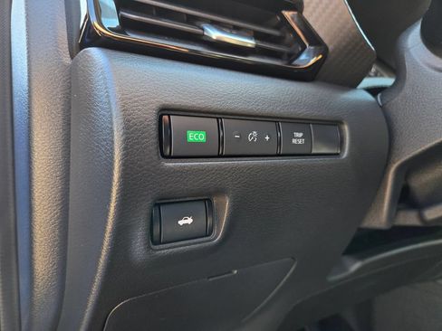 Used 2024 Nissan Sentra SV FWD image 17