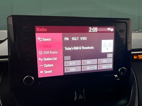 Used 2022 Toyota Corolla LE FWD image 19