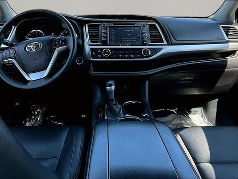 Used 2016 Toyota Highlander XLE FWD image 7