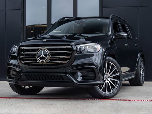 Used 2025 Mercedes-Benz GLS 580 4MATIC image 1