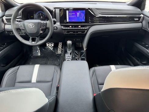 Used 2026 Toyota Camry SE FWD image 19
