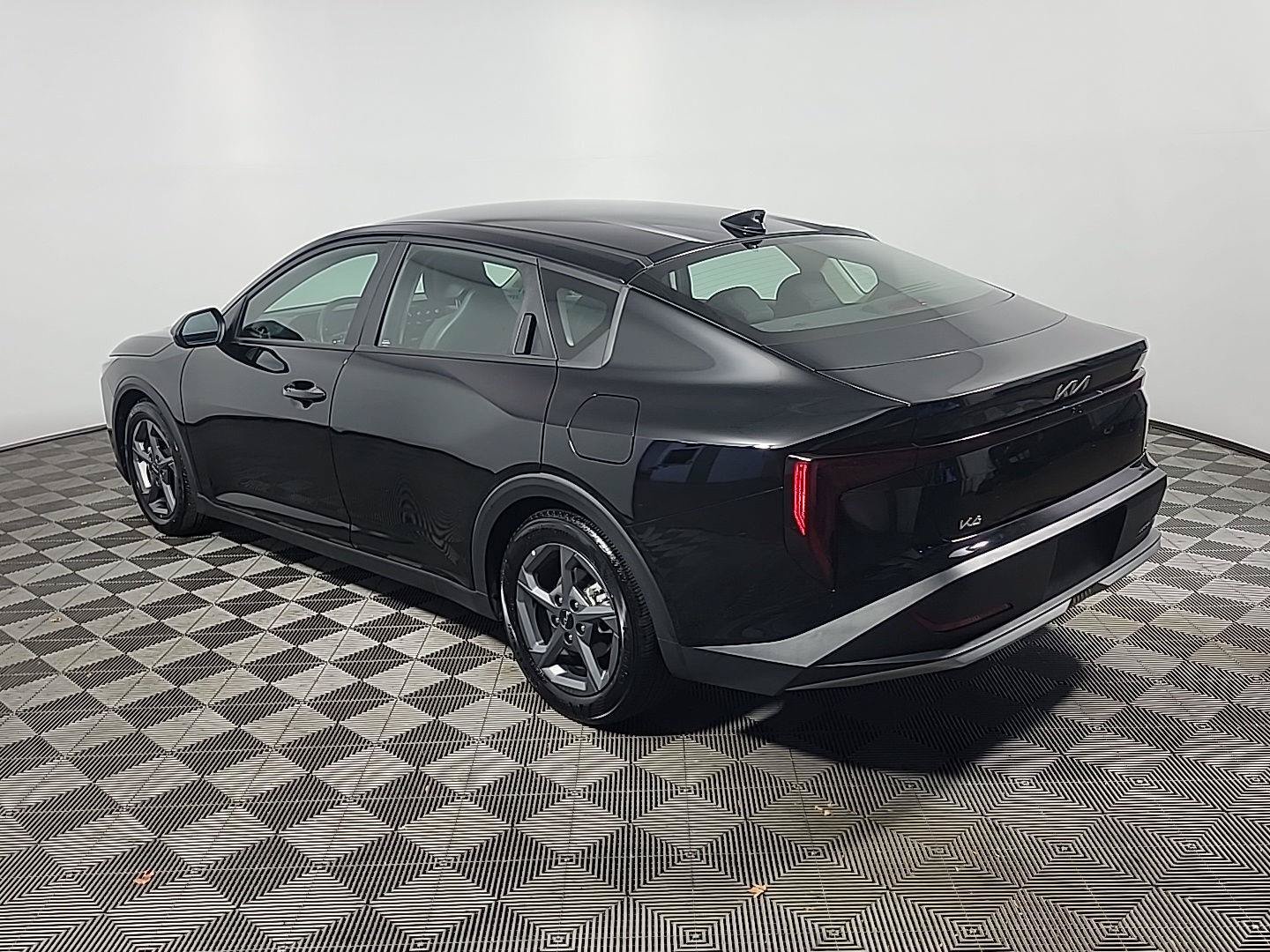 Used 2025 Kia K4 FWD image 9