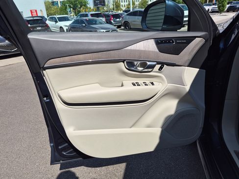 Used 2023 Volvo XC90 T8 Ultimate AWD/4WD image 12