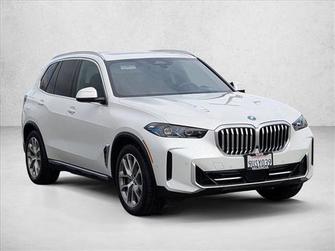 Used 2026 BMW X5 xDrive50e w/ Climate Comfort Package image 3