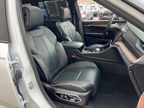 Certified 2022 Jeep Grand Cherokee Summit w/ MOPAR Finishing Package AWD/4WD image 26