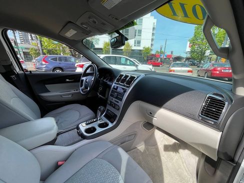 Used 2011 GMC Acadia SLE AWD/4WD image 32